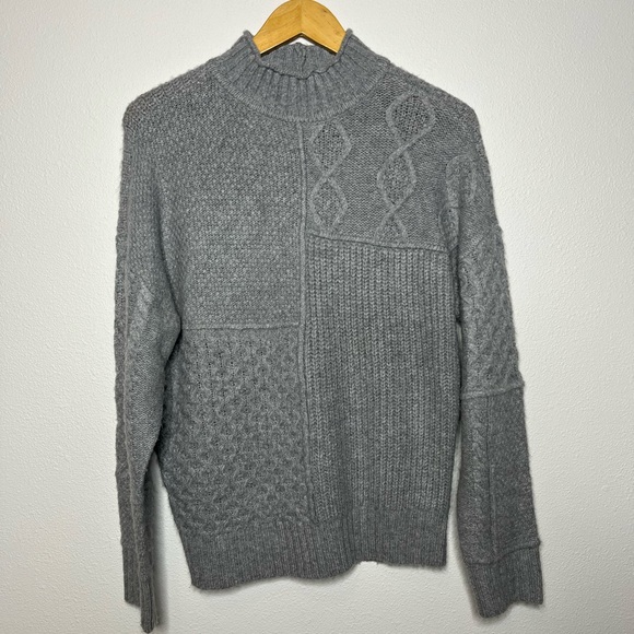 American Eagle Outfitters Grey Quilt Knit Mock Turtleneck Oversized Sweater XS - Picture 3 of 7